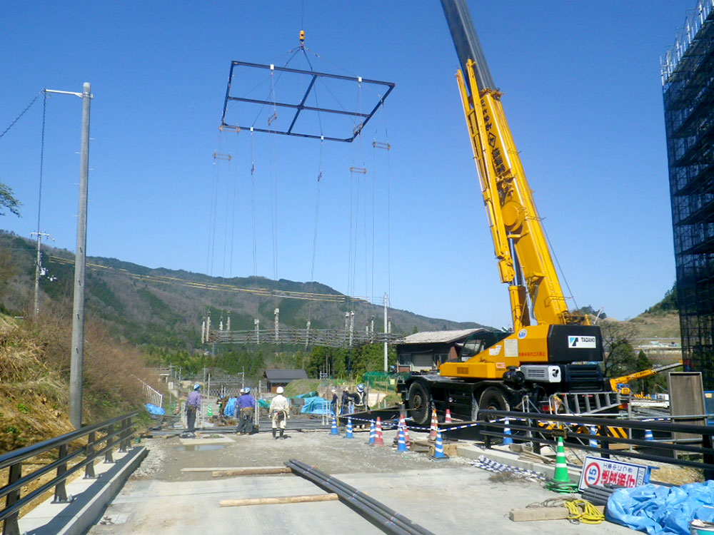 ノップキャリィ工法：丹波綾部道路由良川橋