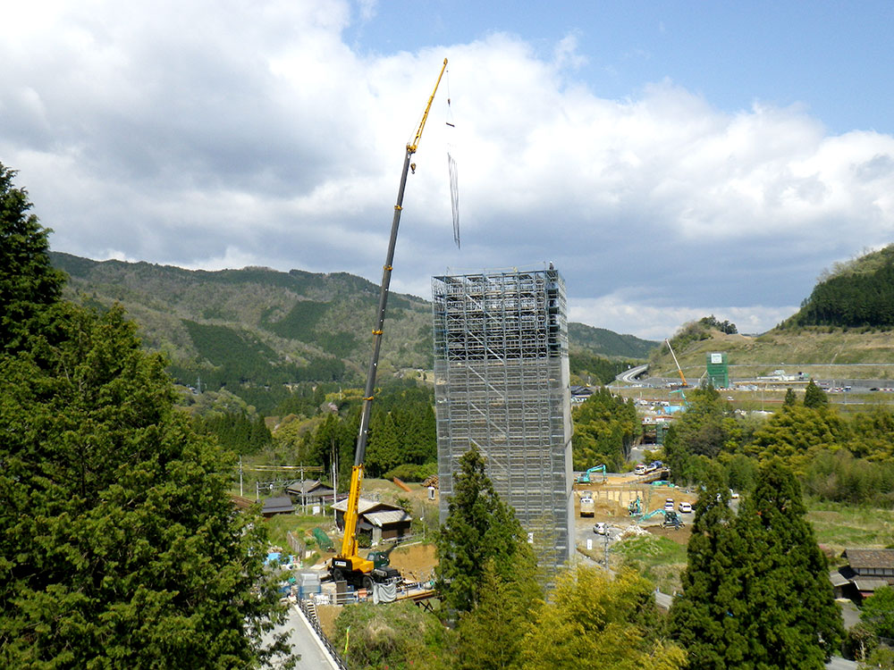 ノップキャリィ工法：丹波綾部道路由良川橋